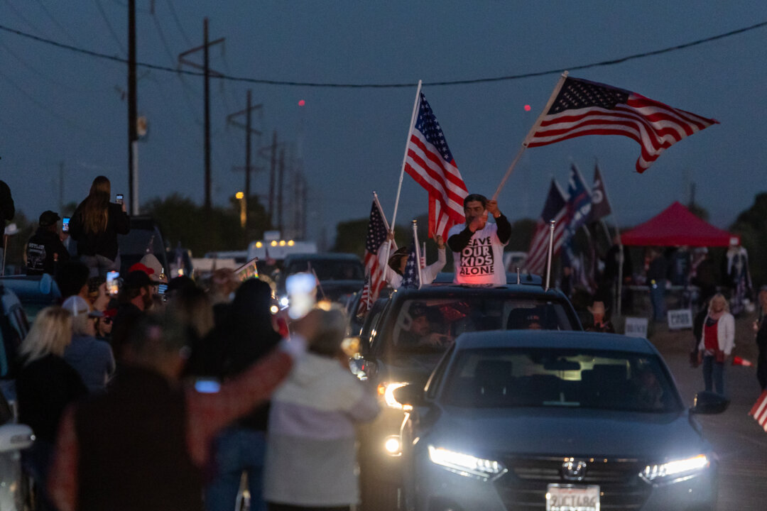 Trucker Convoy Holds Rally Near Eagle Pass, Texas EpochTV