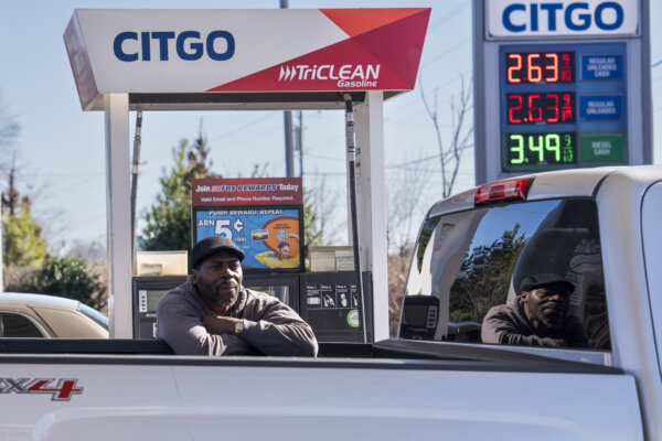 US Annual Inflation Shoots Up to 3.3 Percent, Highest Level Since May 2024