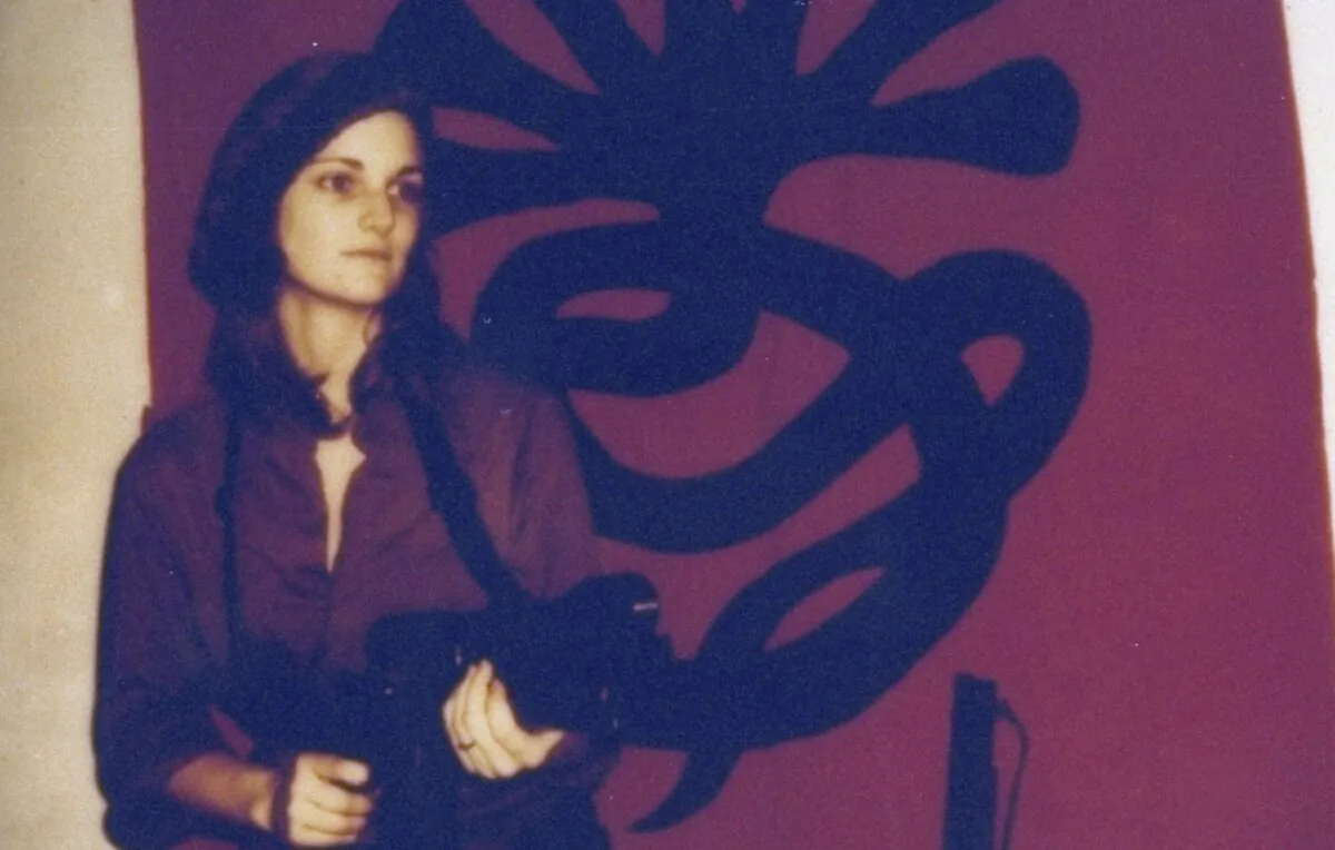 Patricia “Patty” Hearst, as "Tania", holding a machine gun. (AP Photo)