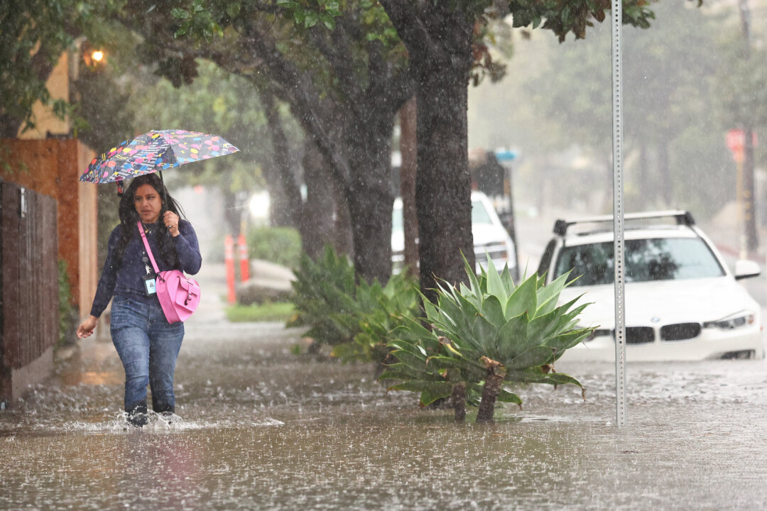 Powerful Storm Hits SoCal, State of Emergency Declared | The Epoch Times
