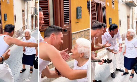 Brothers Reunite With 85-Year-Old Lady Who Looked After Them As Kids, Serenade Her in Street: VIDEO