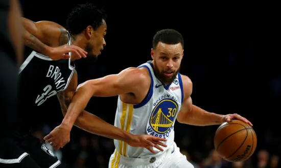 Stephen Curry Scores 29 Points, Warriors Overcome Slow Start to Beat the Nets 109–98