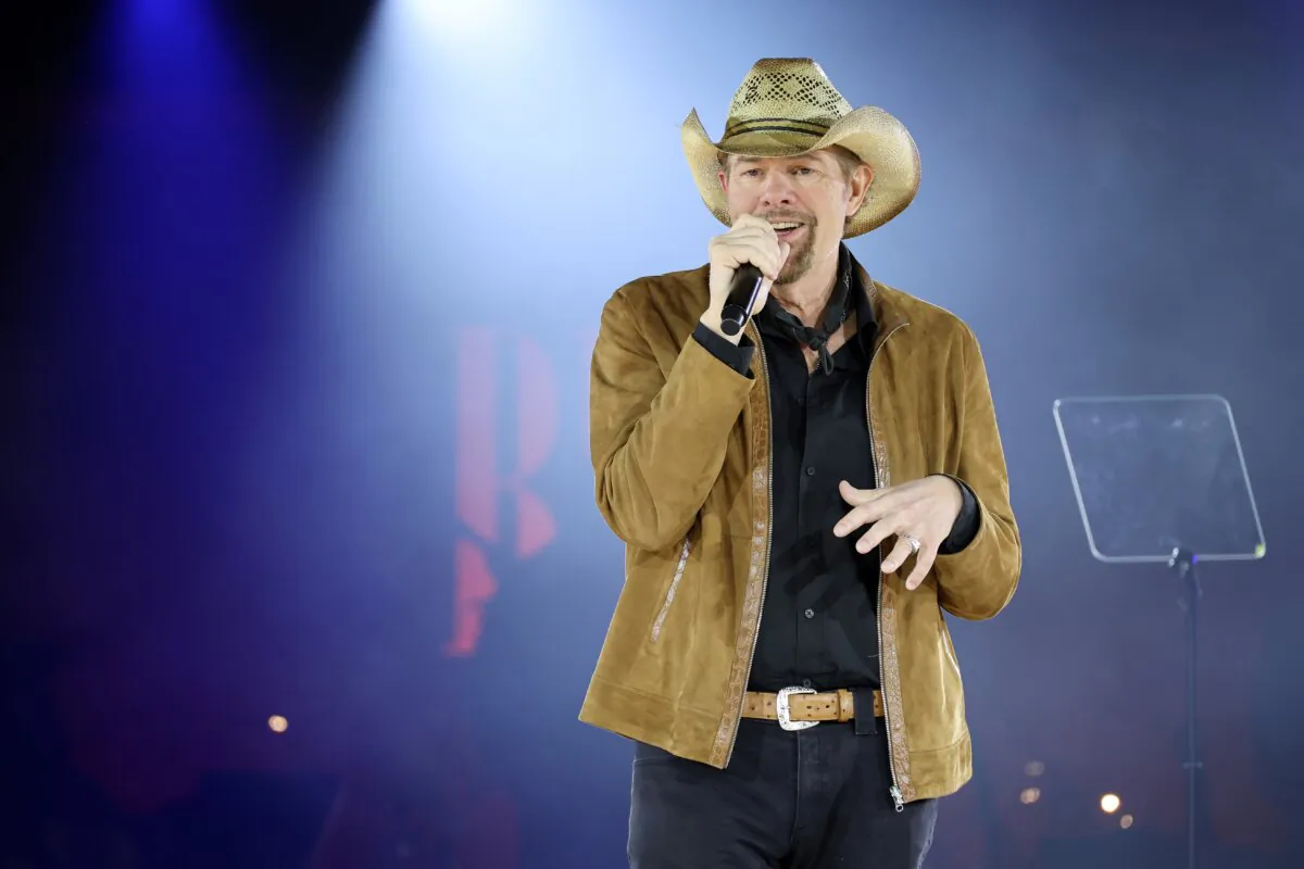 Toby Keith performs onstage for the BMI Icon Award during the 2022 BMI Country Awards at BMI in Nashville, Tenn., on Nov. 8, 2022. (Jason Kempin/Getty Images for BMI)