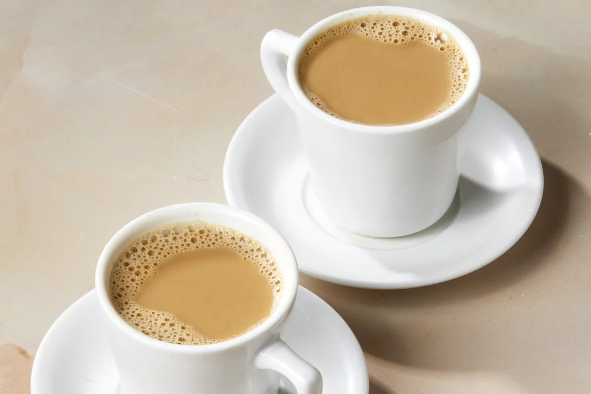 This Hong Kong-style milk tea skips the condensed and evaporated milks. (Alex Lepe/TNS)