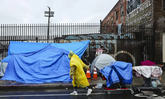 Los Angeles Homeless Fill Emergency Shelter Sites to Escape Brutal Storm