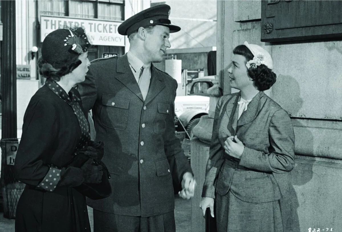 (L–R) Grace Ullman (Eileen Heckart), Art Hugenon (Van Johnson), and Ruth Wood (Jane Wyman), in “Miracle in the Rain.” (Warner Bros. Pictures)