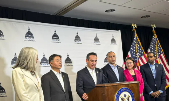 House Democratic Leadership Hold Weekly News Conference (Nov. 19)