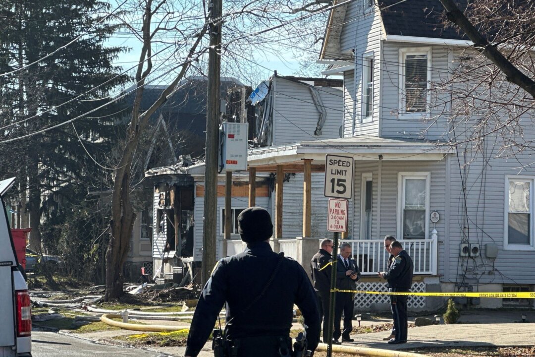 6 Members of Philadelphia Area Family Are Feared Dead in House Fire and ...