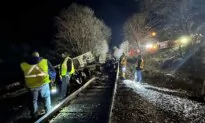 10 Cars of Cargo Train Carrying Cooking Oil and Plastic Pellets Derail. Two Land in New York River