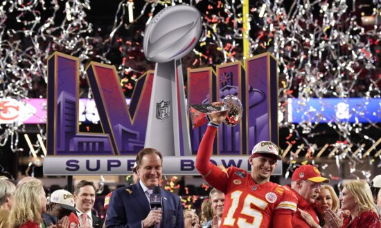 Patrick Mahomes Rallies Chiefs to 2nd Straight Super Bowl Title, 25–22 Over 49ers in Overtime