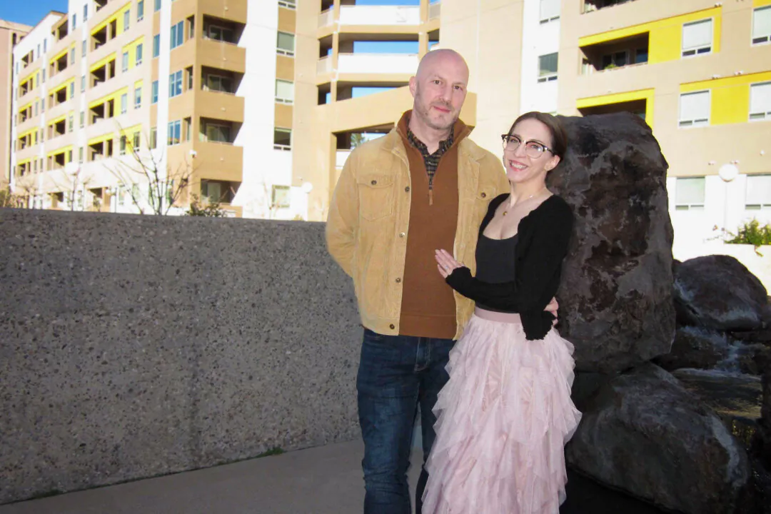 Aaron Rayburn and Sara Mirasola (R) enjoyed Shen Yun's matinee at the Linda Ronstadt Music Hall in Tucson, Ariz., on Feb. 11, 2024. (Jane Yang/The Epoch Times)