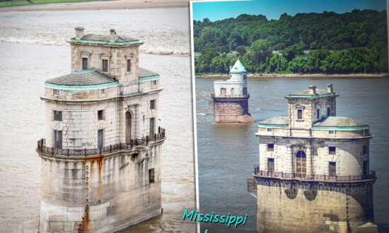 These ‘Castles’ Were Built in the Middle of the Mississippi Over 100 Years Ago—But What Are They?