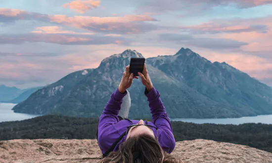 7 Distractions That Keep You From Living Fully