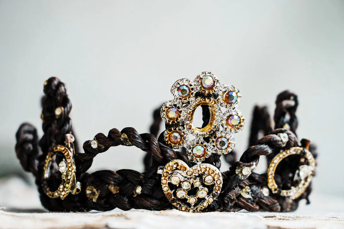 Josefa Vargas Riaño’s vanilla crown embellished with hearts and jewels. (Marcus Yam/Los Angeles Times/TNS)