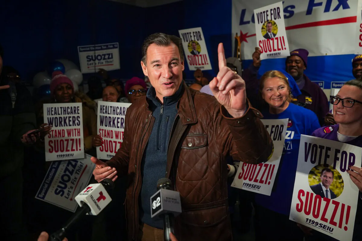 Tom Suozzi on the campaign trail at his Westbury campaign office in Westbury, N.Y., on Feb. 13, 2024. (Samira Bouaou/The Epoch Times)