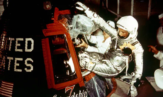 US Politics, Science, and Daring Win the Space Race