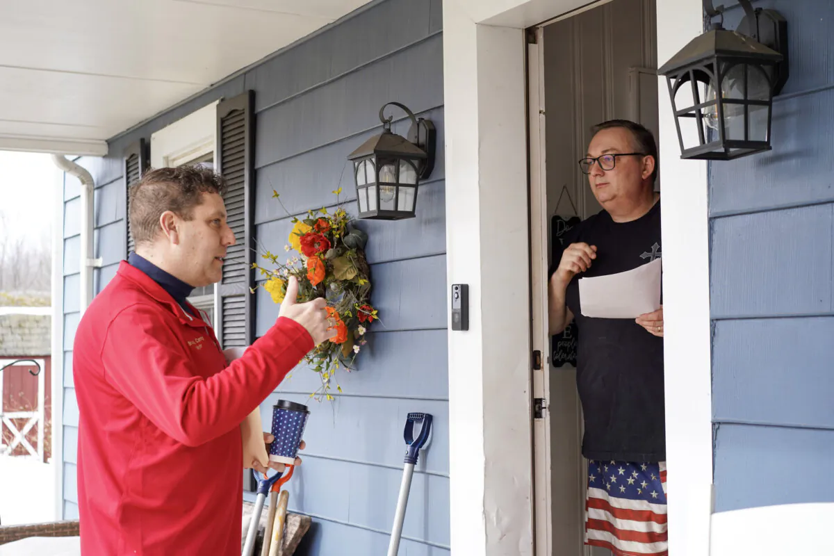 Otisville Mayor Brian Carey talks to a village resident about the new communication tool in Otisville, N.Y., on Feb. 10, 2024. (Cara Ding/The Epoch Times)