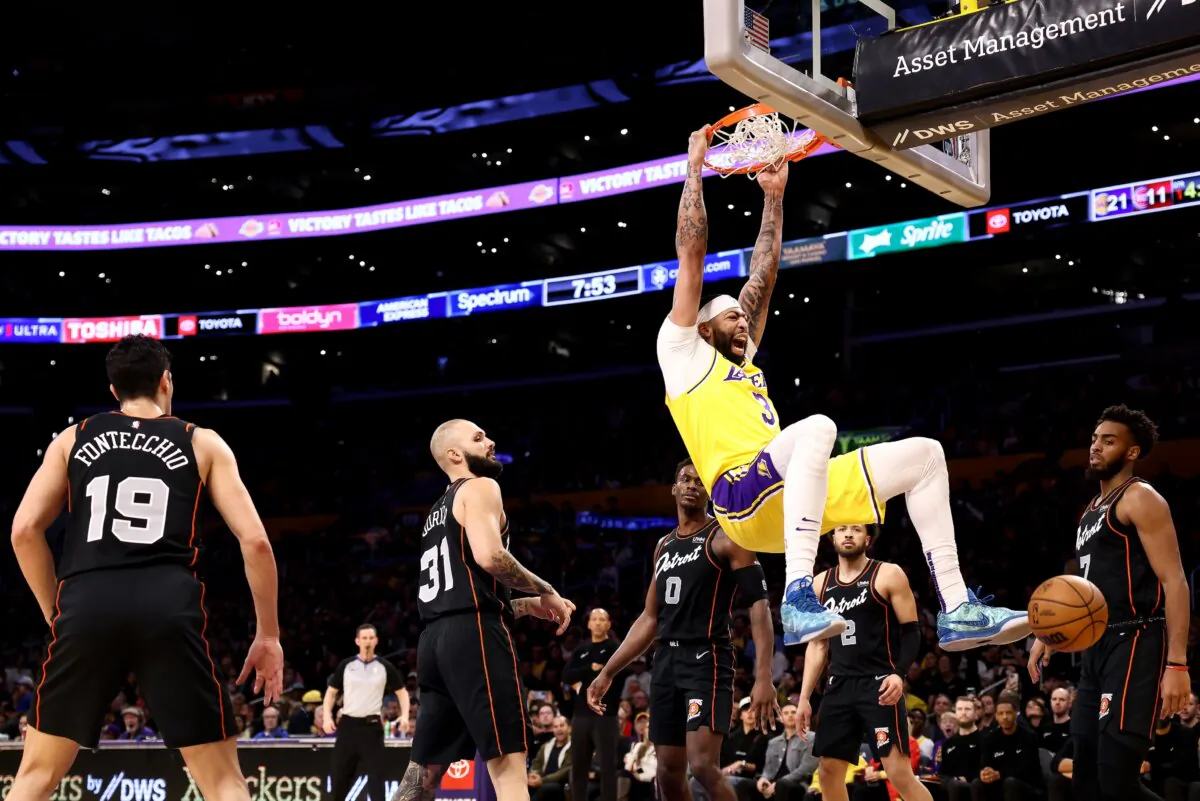 Anthony Davis (3) of the Los Angeles Lakers dunks the ball against Simone Fontecchio (19), Evan Fournier (31), Jalen Duren (0), Cade Cunningham (2) and Troy Brown Jr. (7) of the Detroit Pistons during the first quarter in Los Angeles on Feb. 13, 2024. (Katelyn Mulcahy/Getty Images)