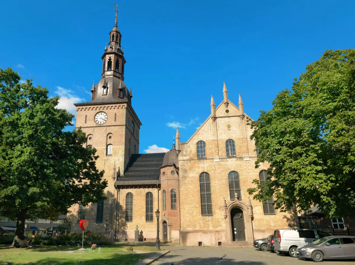 Located in the city's center, Oslo Cathedral is designed in the Dutch Baroque style. Built of stone mixed with red brick, the curved single-story building is designed with a chancel (front of the church) in the east, and a bell tower with a copper dome and a Renaissance-style spire. The church’s Neo-Gothic bronze doors date from the 19th century and feature motifs from the gospel of St. Matthew, added by Dagfin Werenskiold in 1938. (Valery Berata/Shutterstock)