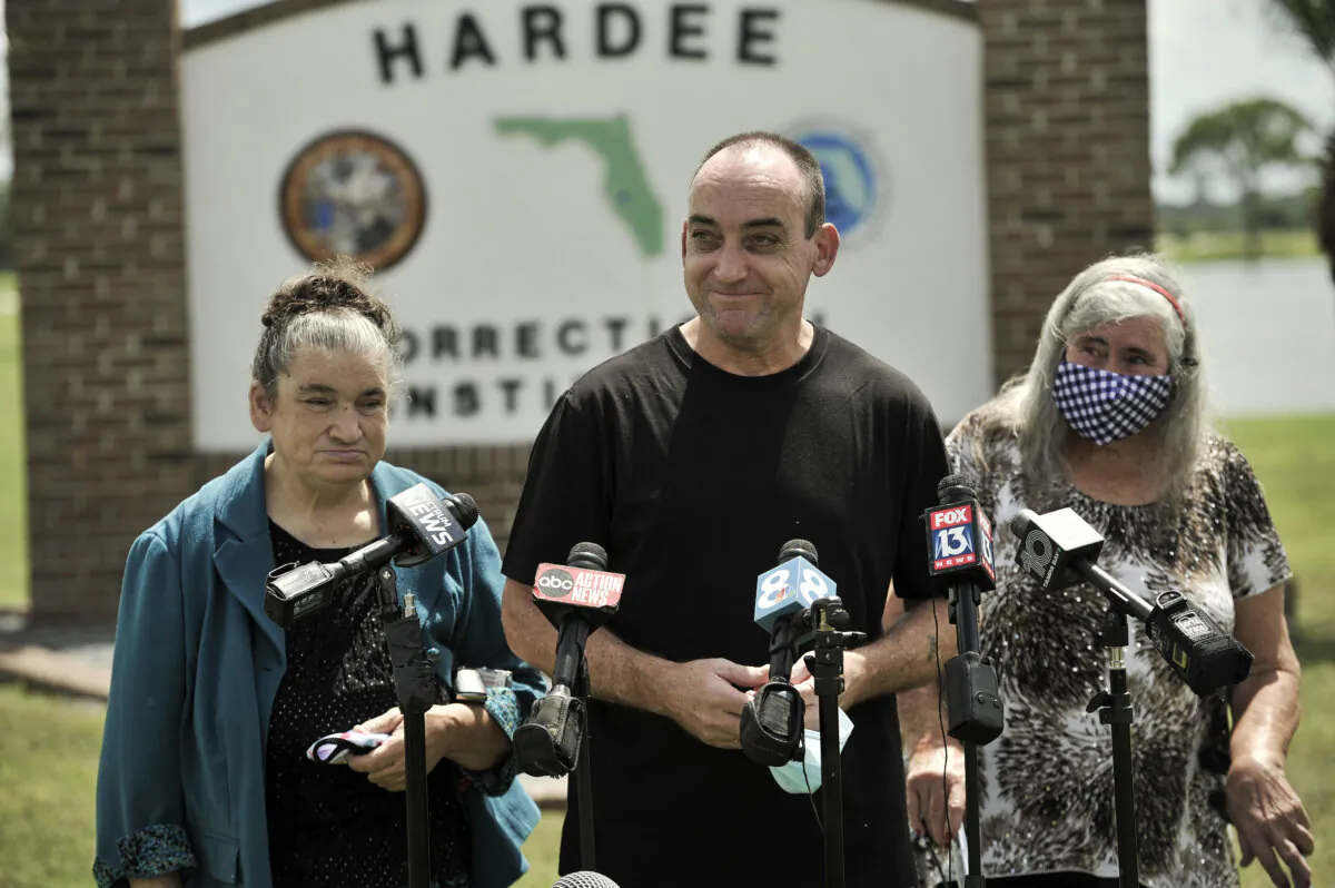 Former inmate Robert DuBoise, 56, meets reporters with his sister Harriet, (L), and mother Myra, (R), following his release at the Hardee County Correctional Institute in Hardee County, Fla., In this Aug. 27, 2020 file photo. (Steve Nesius/AP Photo)
