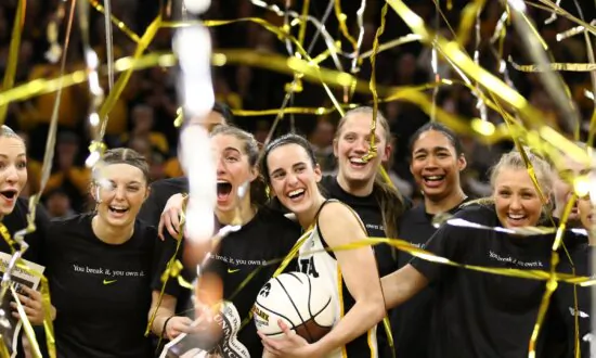 Caitlin Clark Breaks Scoring Marks in No. 4 Iowa’s Victory
