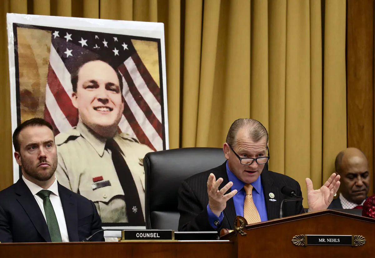 U.S. Rep. Troy Nehls (R-Texas) questions the director of the U.S. Marshals Service about the 2022 assault of Jan. 6 detainee Ronald Colton McAbee (pictured at rear) during a hearing of the House Judiciary Committee on Feb. 14, 2024. (Emily Matthews/U.S. Rep. Troy Nehls)