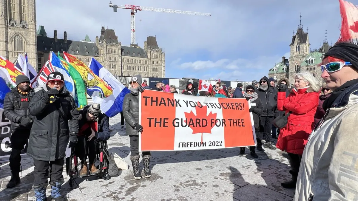 People gather on Parliament Hill in Ottawa to mark the two-year anniversary of the Freedom Convoy protest, on Feb. 17, 2024. (Annie Wu/NTD)