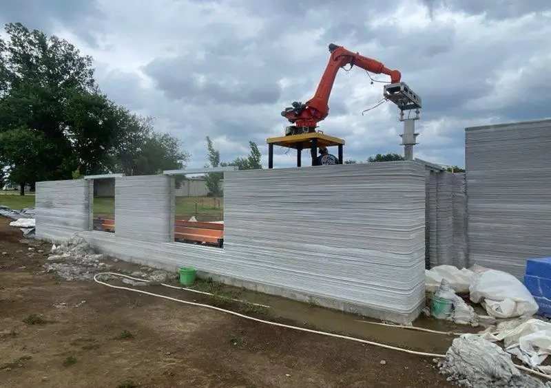 3D construction printer robot arm laying concrete walls in Muscatine, Iowa in mid-2023. (Courtesy of Ziyou Xu of RIC Technology)