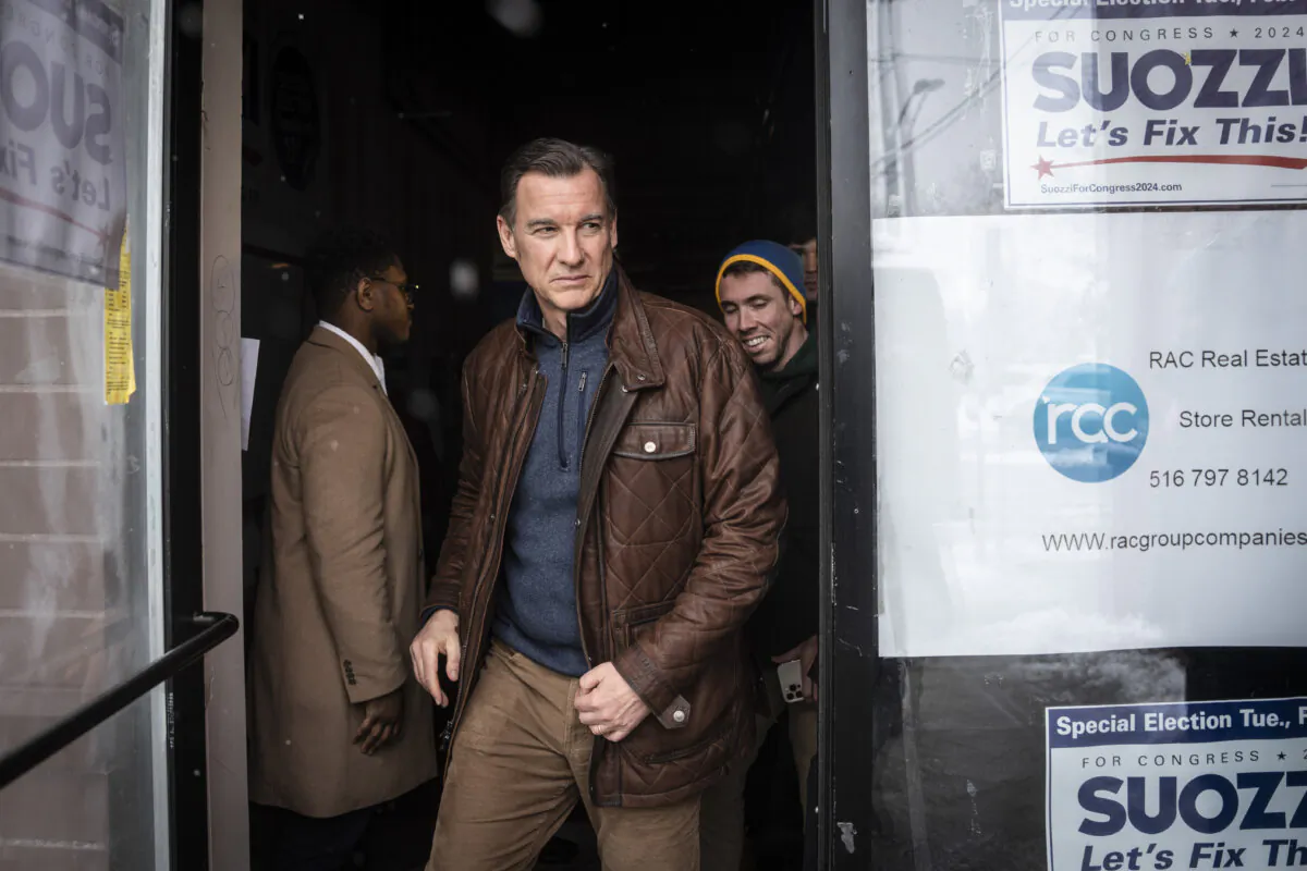 Tom Suozzi on the campaign trail at his Westbury campaign office in Westbury, N.Y., on Feb. 13, 2024. (Samira Bouaou/The Epoch Times)