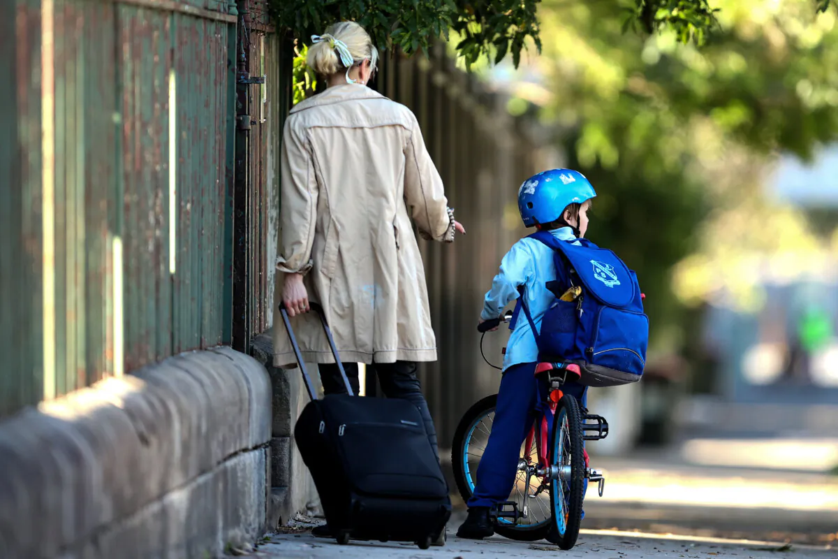 Children arrive at Annandale Public School with their parent in Sydney, Australia, on Oct. 18, 2021. (Brendon Thorne/Getty Images)