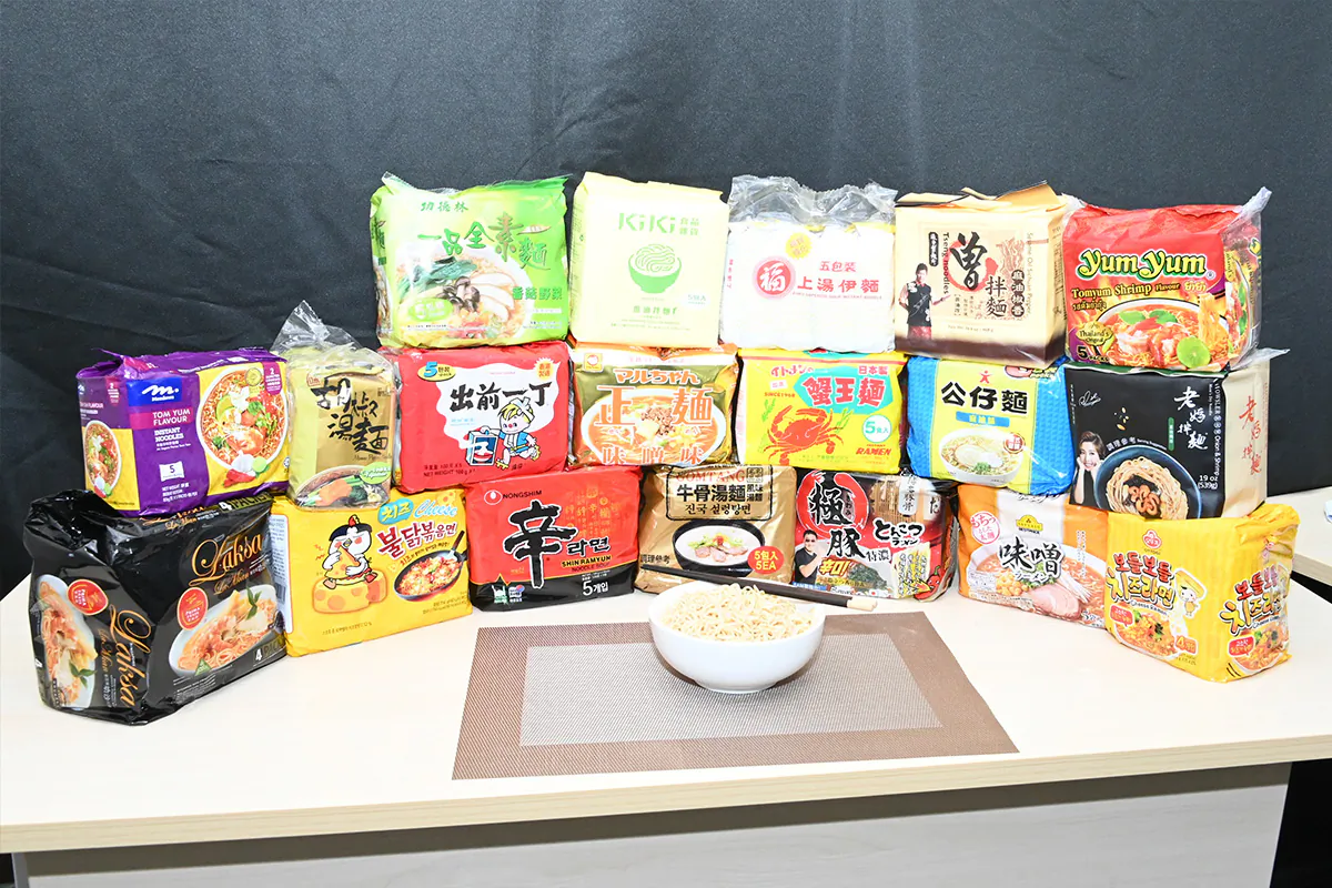 The Consumer Council tested 19 brands of prepackaged instant noodles earlier and found that the condiments and ingredients in all samples were "high in sodium," and nearly 90 percent of them were found to contain potential carcinogenic contaminants. (Bill Cox/The Epoch Times)