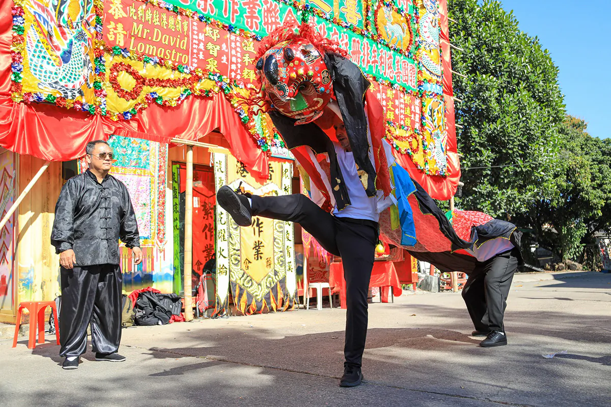 Ronald Galland, a 69-year-old Kung Fu master from Belgium, traveled thousands of miles to Hong Kong to learn the trick of Pei Yau dance. (Jim Man/The Epoch Times)
