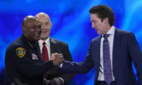 Houston Megachurch Holds Healing and Thanksgiving Service a Week After Deadly Shooting