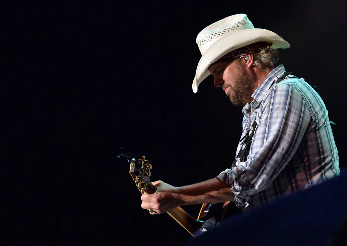 Musician Toby Keith performing at the Oklahoma Twister Relief Concert on July 6, 2013. (Rick Diamond/Getty Images)