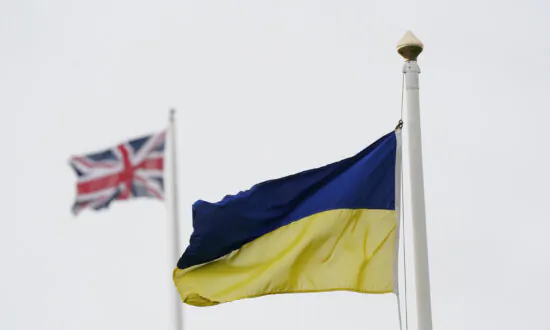 UK Offers Ukrainians 18-Month Visa Extension
