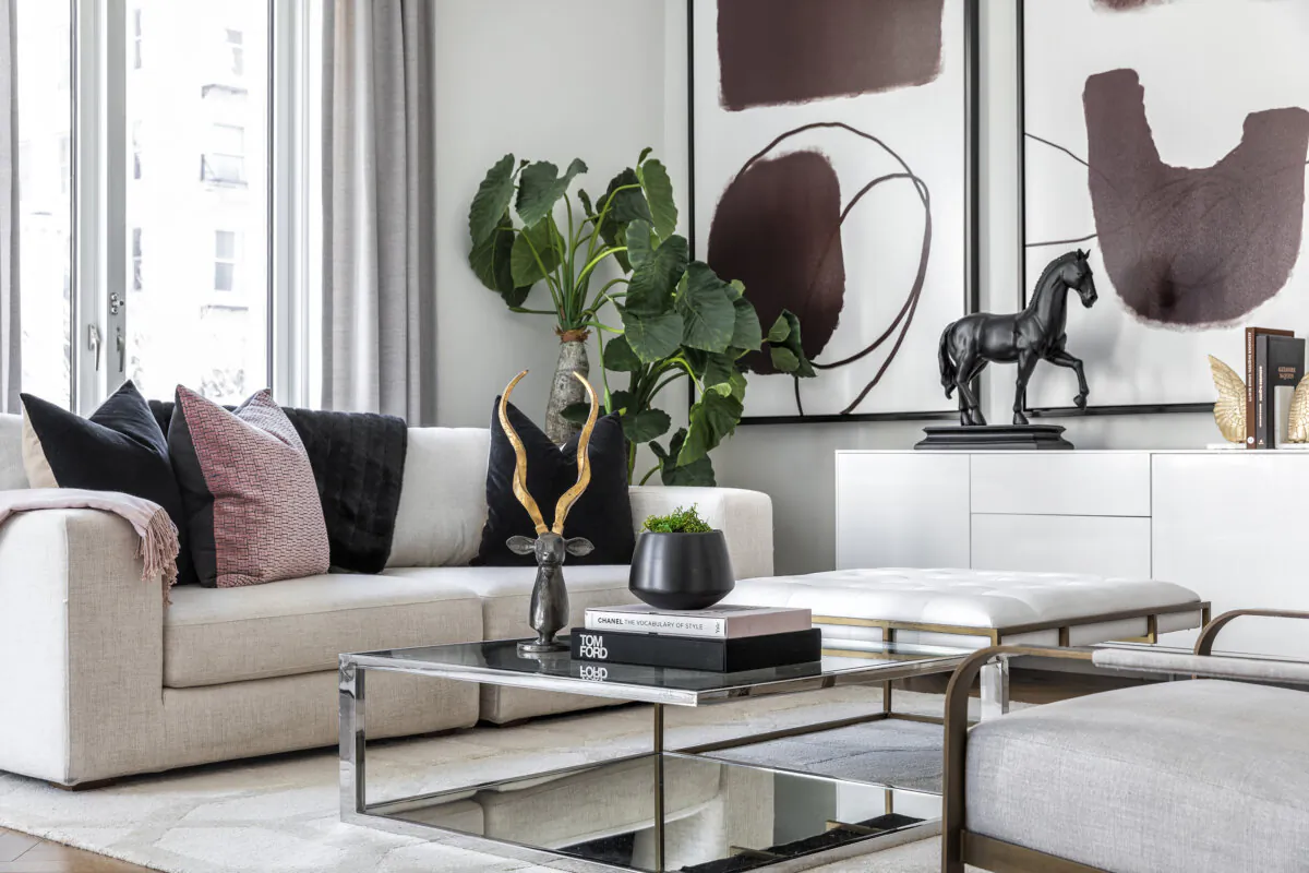 A “pop of pink” adds an unexpected contrast element in this living space. (Handout/TNS)