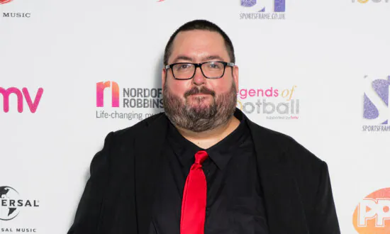 Ewen MacIntosh, Star of British Sitcom ‘The Office,’ Dies at 50