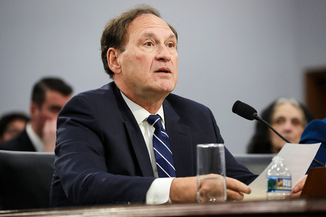 Justice Alito Criticizes Dismissal Of Jurors For Beliefs About Same Sex Marriage The Epoch Times