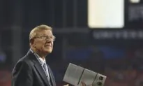 Legendary College Football Coach Lou Holtz Teaches These Three Rules for Life Success