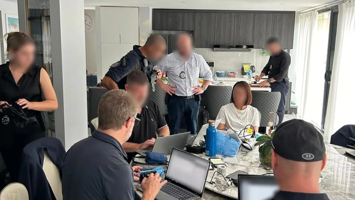 Australian Federal Police arrest alleged drug smuggler Mei Lin at her Brisbane Home. (Courtesy of AFP)