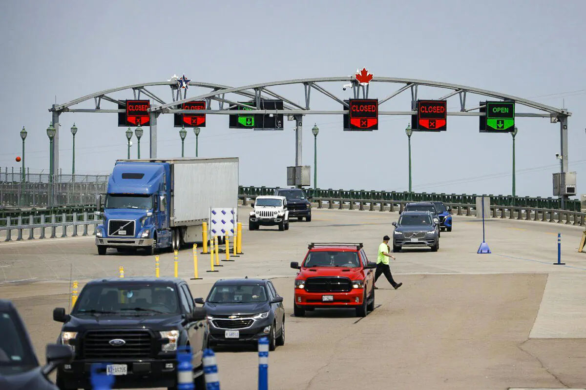 Motorists pass through the Peace Bridge Port of Entry in Buffalo, N.Y. on May 23, 2023. (The Canadian Press/Cole Burston)