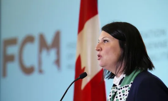 Mayor of Gatineau Resigns Citing Difficult Climate for Municipal Politicians