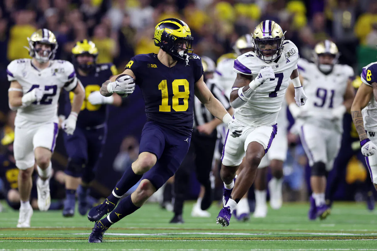 Colston Loveland (#18) of the Michigan Wolverines runs with the ball in the fourth quarter against the Washington Huskies during the 2024 CFP National Championship game at NRG Stadium in Houston on Jan. 8. (Maddie Meyer/Getty Images)
