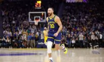 Stephen Curry, Warriors Outdistance Short-Handed Lakers
