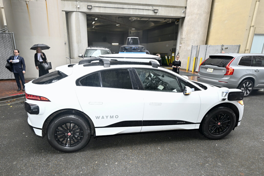 Los Angeles City Council Votes to Monitor Driverless Vehicles