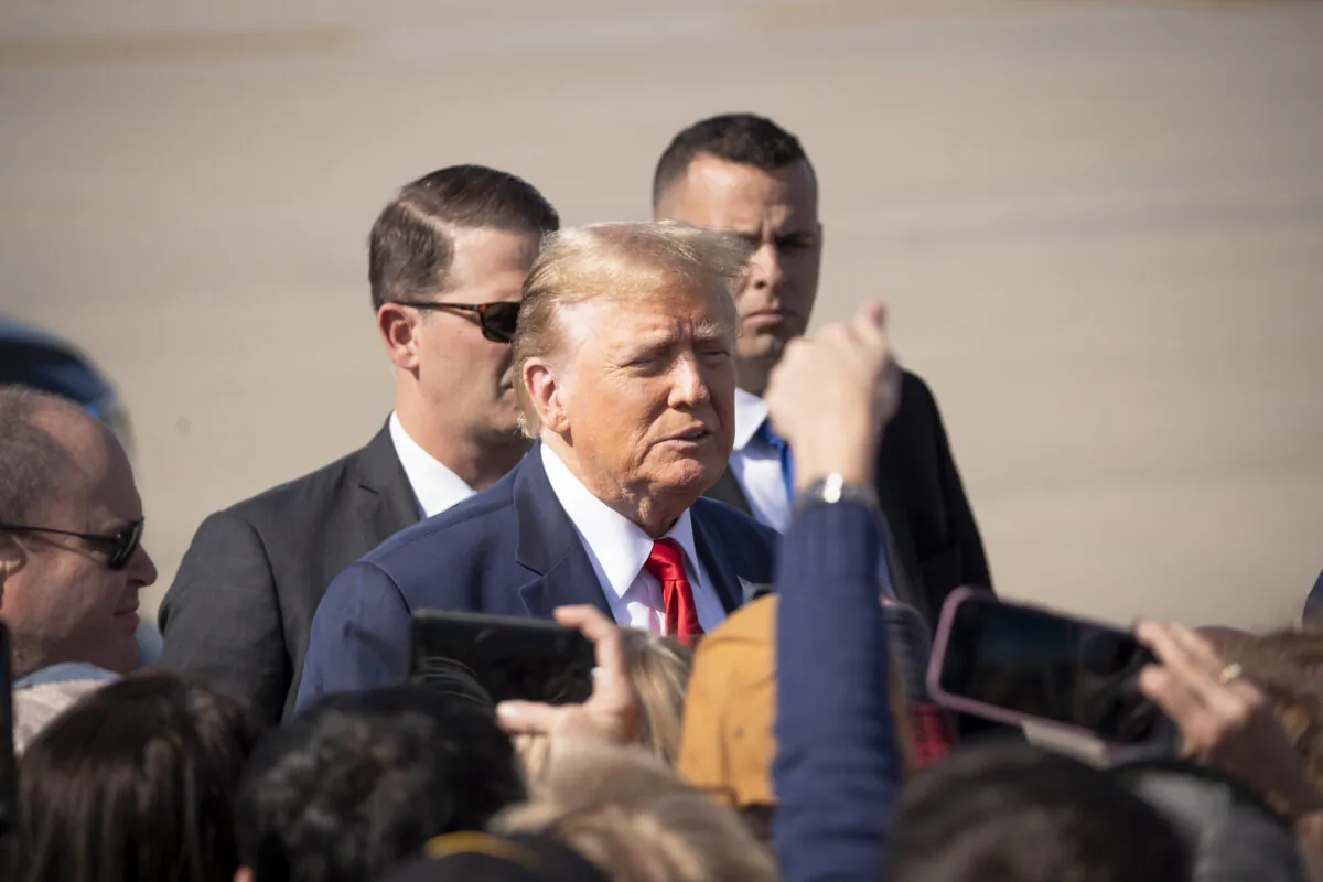 Republican presidential candidate and former President Donald Trump greets his supporters at Greenville-Spartanburg International Airport in Greer, S.C., on Feb. 20, 2024. (Madalina Vasiliu/The Epoch Times)