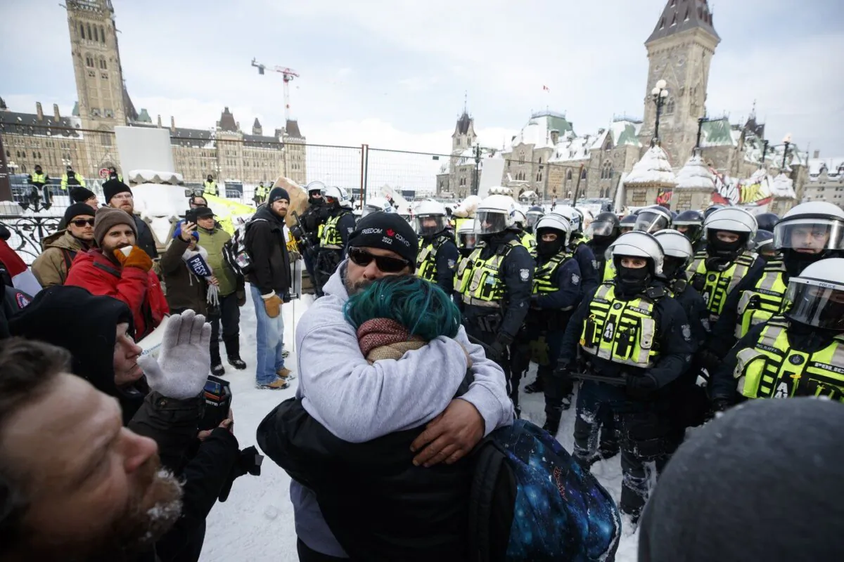 Police move in to clear downtown Ottawa near Parliament hill of protesters after weeks of demonstrations on Feb. 19, 2022. (The Canadian Press/Cole Burston)
