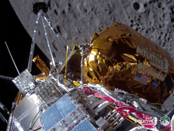 id5594286-moon-lander.jpg