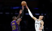 LeBron James Scores 30 as Lakers Down Spurs