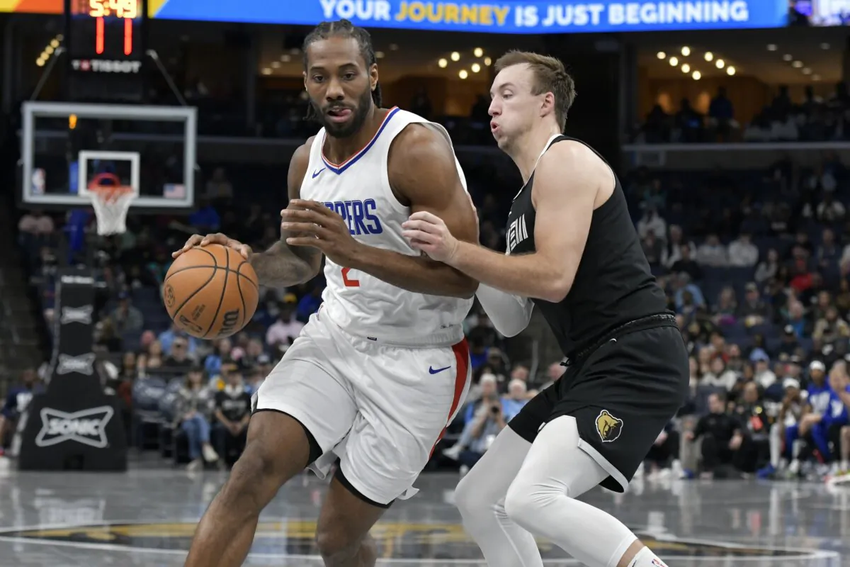 Los Angeles Clippers forward Kawhi Leonard (2) is defended by Memphis Grizzlies guard Luke Kennard during the first half of an NBA basketball game in Memphis, Tenn., on Feb. 23, 2024. (Brandon Dill/AP Photo)